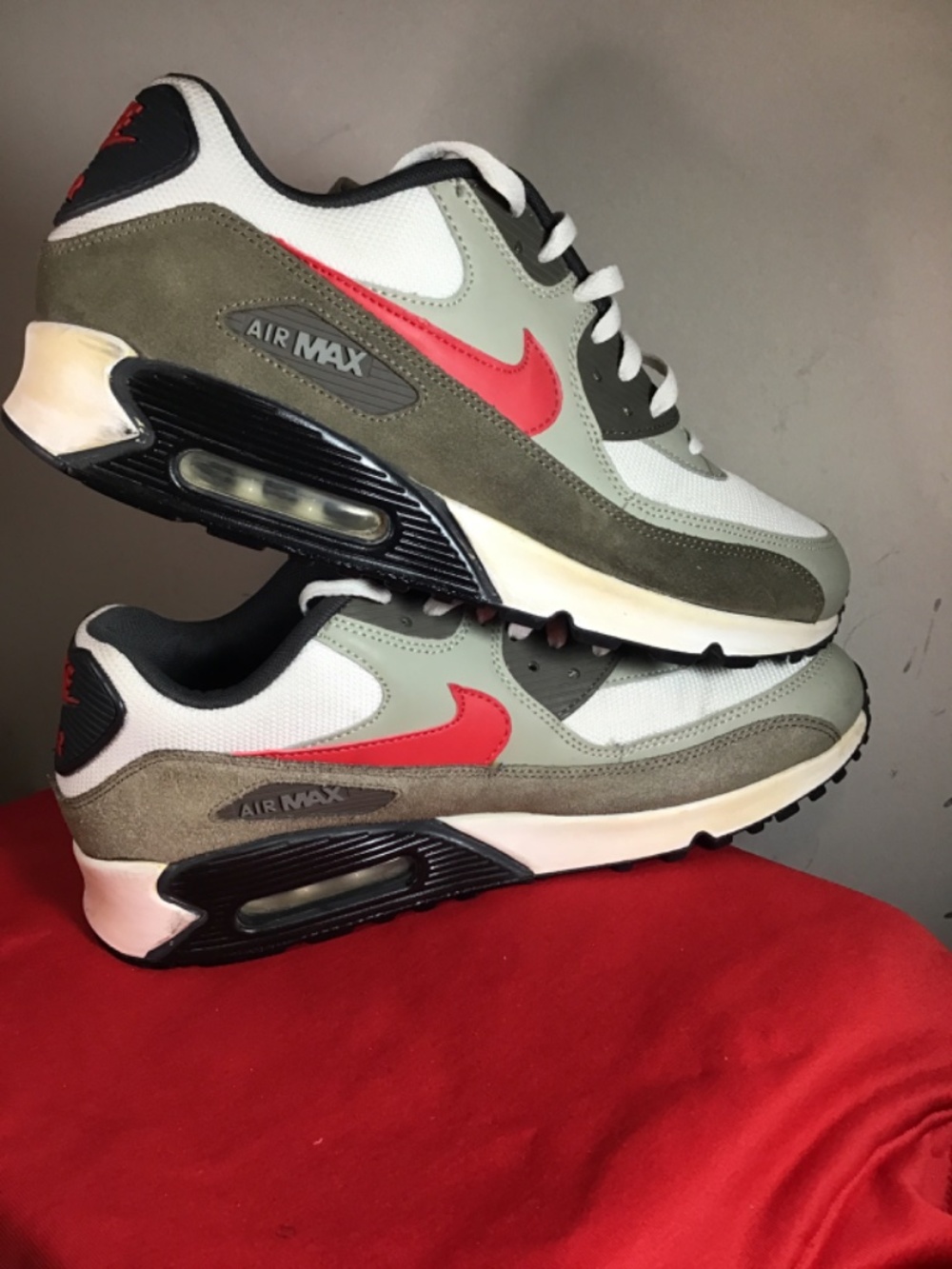 🔥😎Nike Air Max,size 12, yellowing on mid-sole, see photos, still a solid shoe - Picture 7 of 12